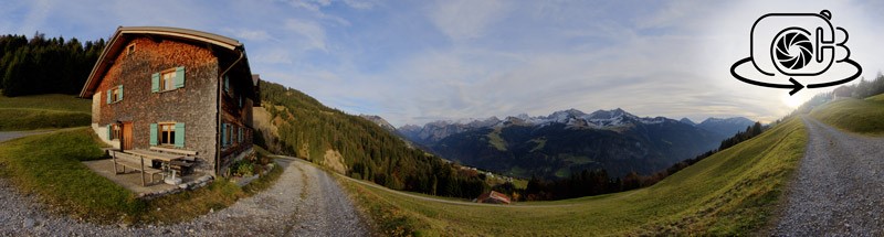  Au&szlig;en vor dem Maisaess